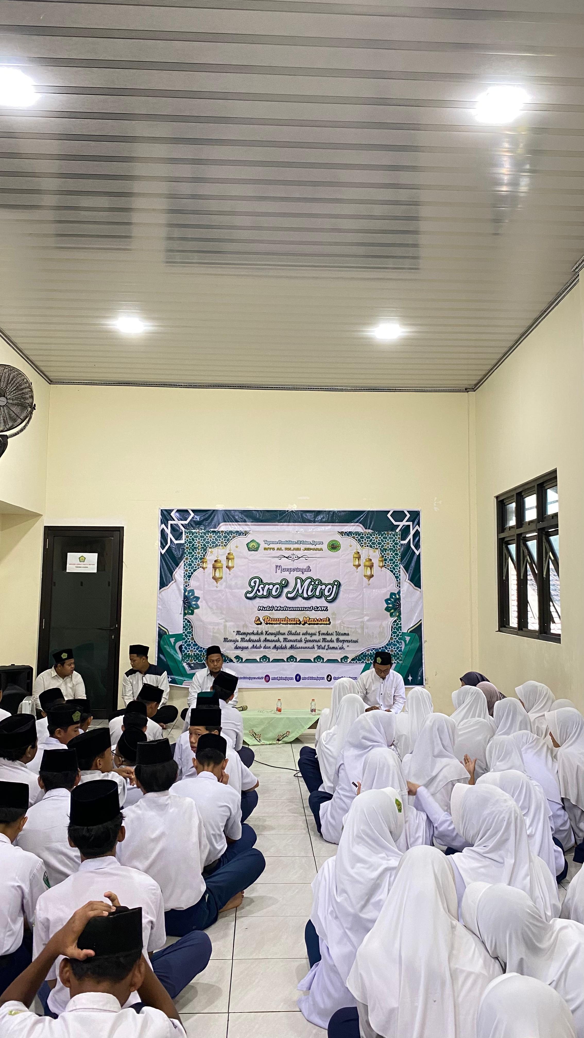 MTs Al Islam Jepara Selenggarakan Peringatan Isra’ Mi’raj Nabi Muhammad SAW